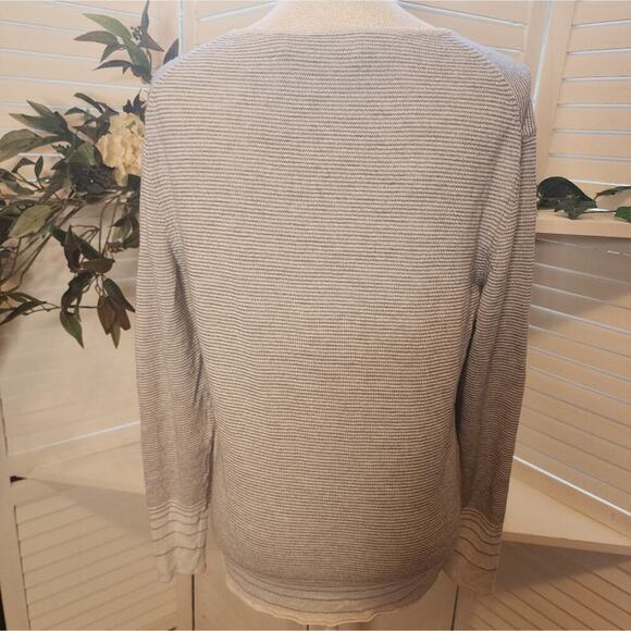 THEORY GRAY AND WHITE STRIPE KNIT SWEATER SIZE LARGE - Picture 3 of 6